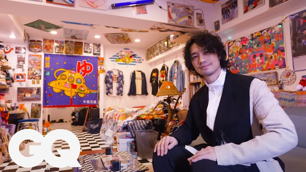 斎藤工がおたく拝見！90年生まれ下北男子の妄想80sルームとは？| TINY ROOM UNIVERSE | GQ JAPAN