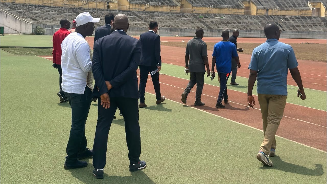 Visite d’une mission de la FRMF au stade Général Lansana Conté de Nongo