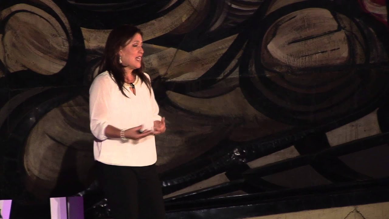 Una visión incluyente en la familia | Marcela Mondragón | TEDxDelValle