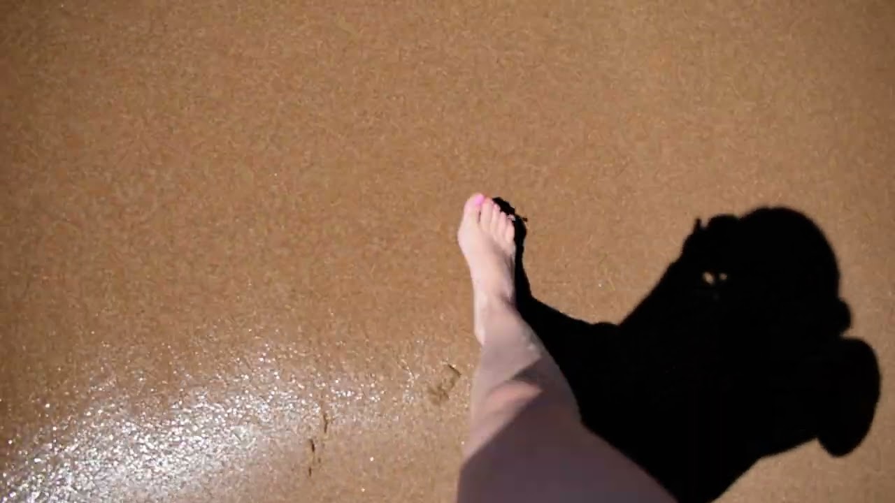 Strandlauf ins Meer - so sch&ouml;n - das ist Zypern #barfuss #beach #ocean #travel 