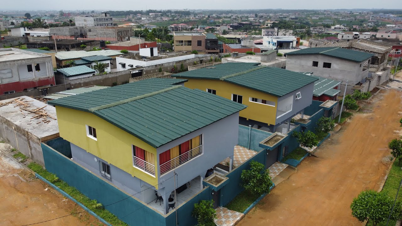 Duplex 5 et 6 pièces dans la cité IVOIRE 4.