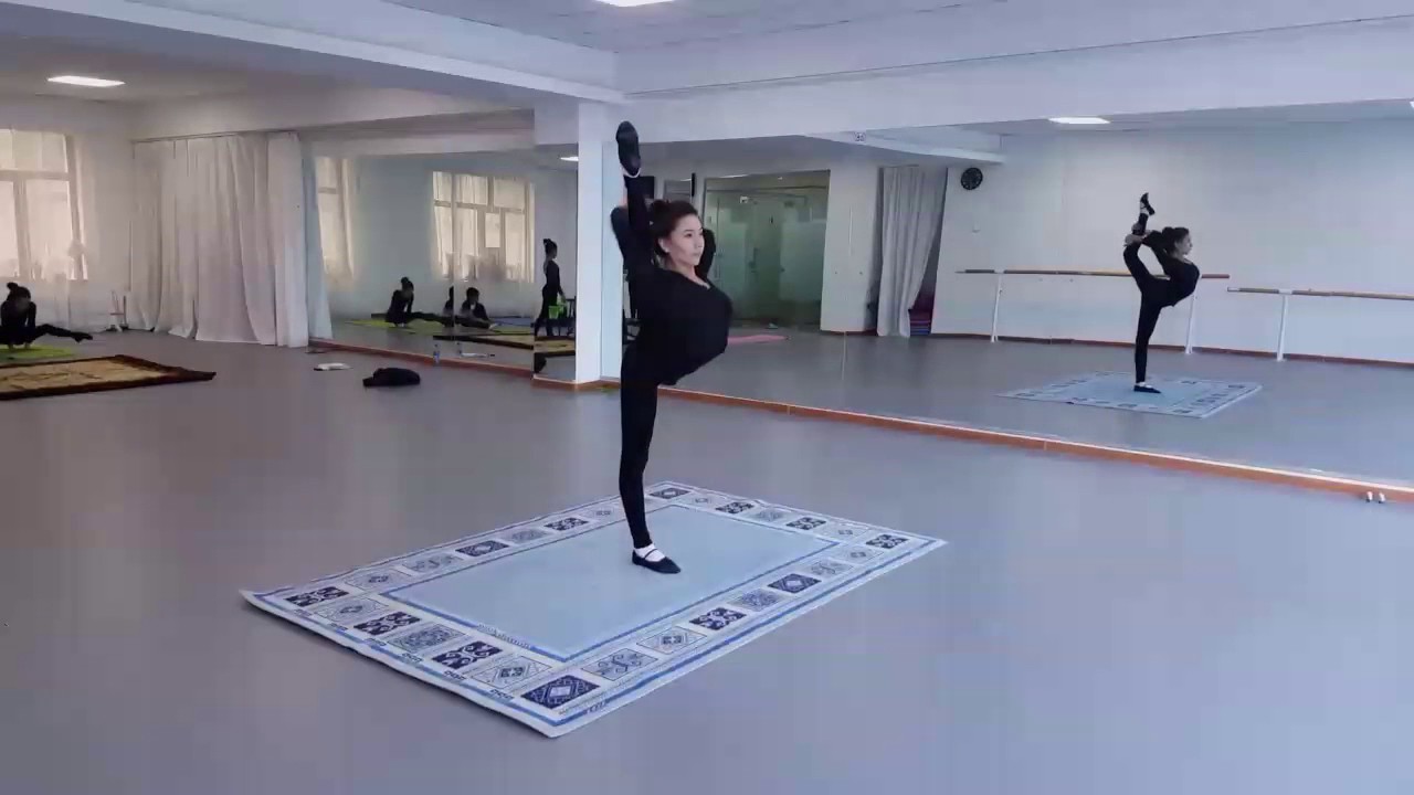 Anke training video 2 X Roses Contortion Centre of Mongolia