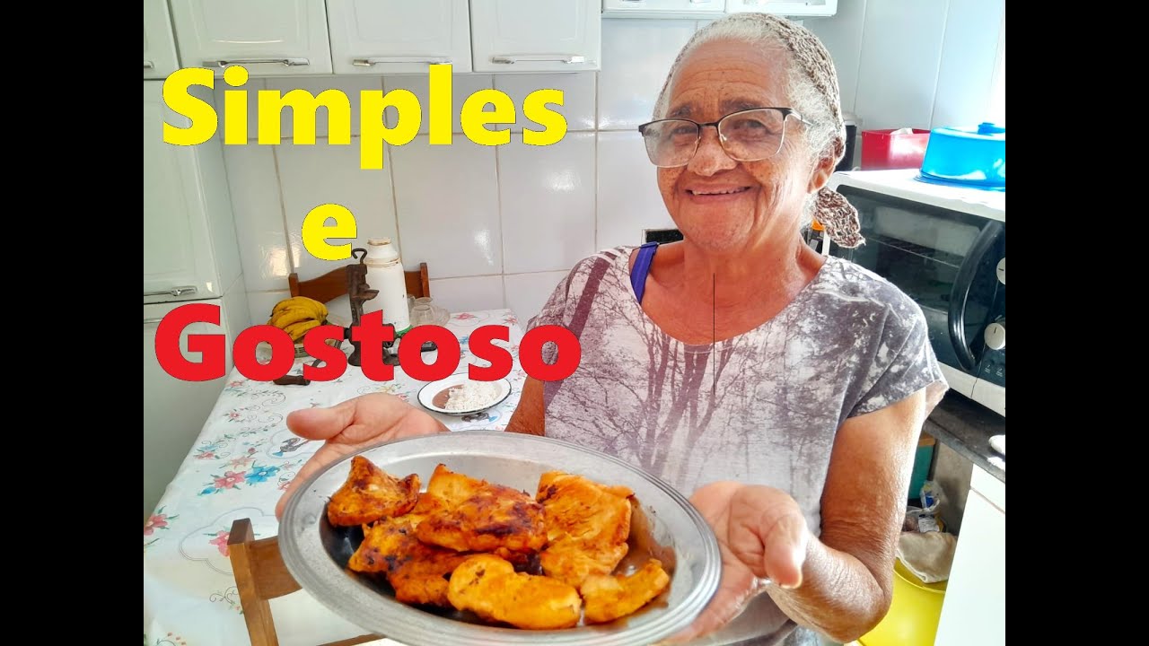 Dona Dora fazendo bife de frango delicioso