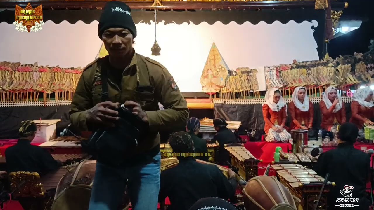 GENDING TALU PAMBUKO WAYANG KULIT SOLAH GONGSO .KI DALANG BURHAN SOEKARTO