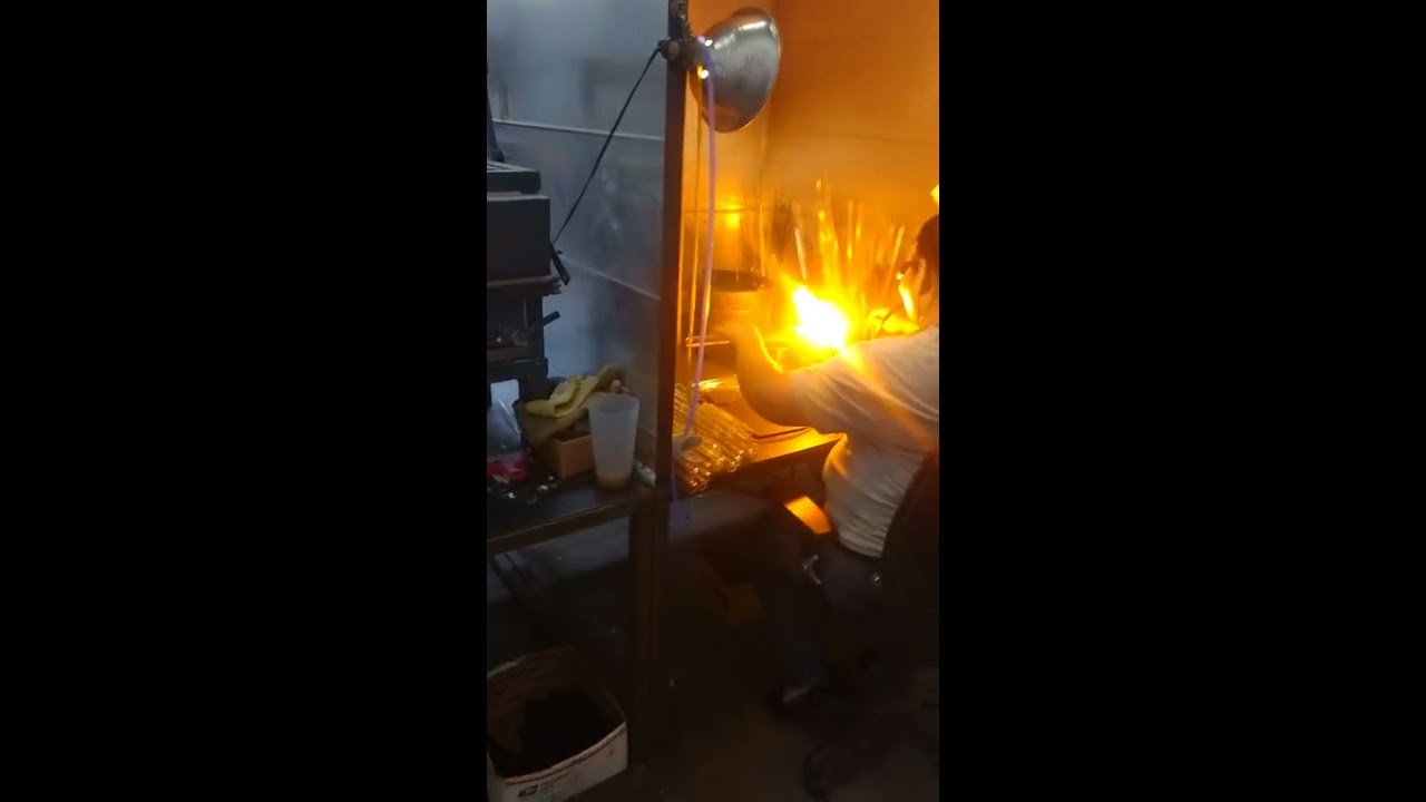 Chameleon Glass -  Itzel working on the AshCatcher Glass Spoon Pipe