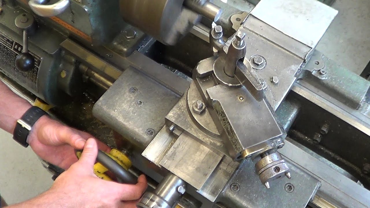 End facing on a metal lathe