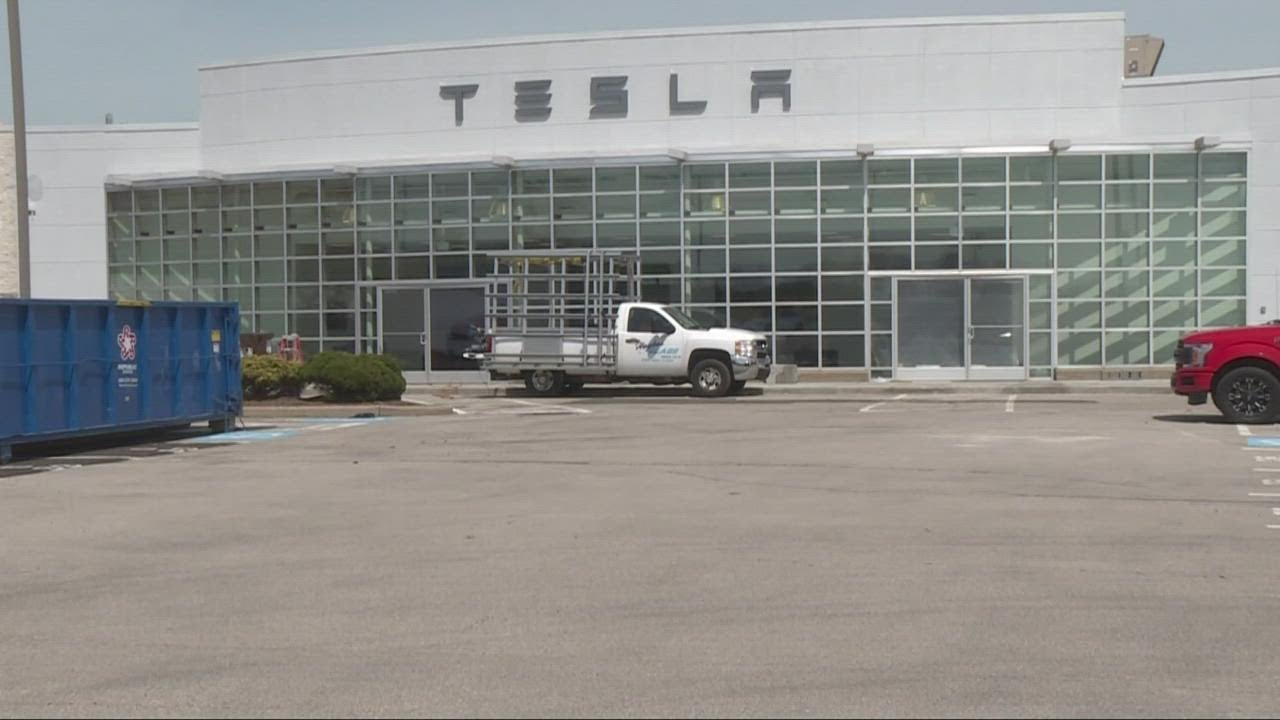 Tesla service center, charging station coming to vacant space in Montrose