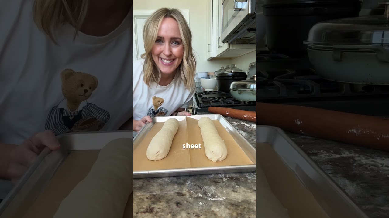 Как правильно формировать французский хлеб 🥖 Рецепт можно найти по ссылке:  