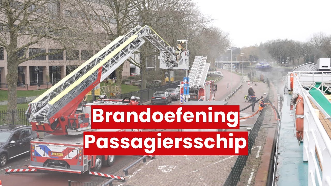 Brandweer Utrecht oefent - Brand op een schip!