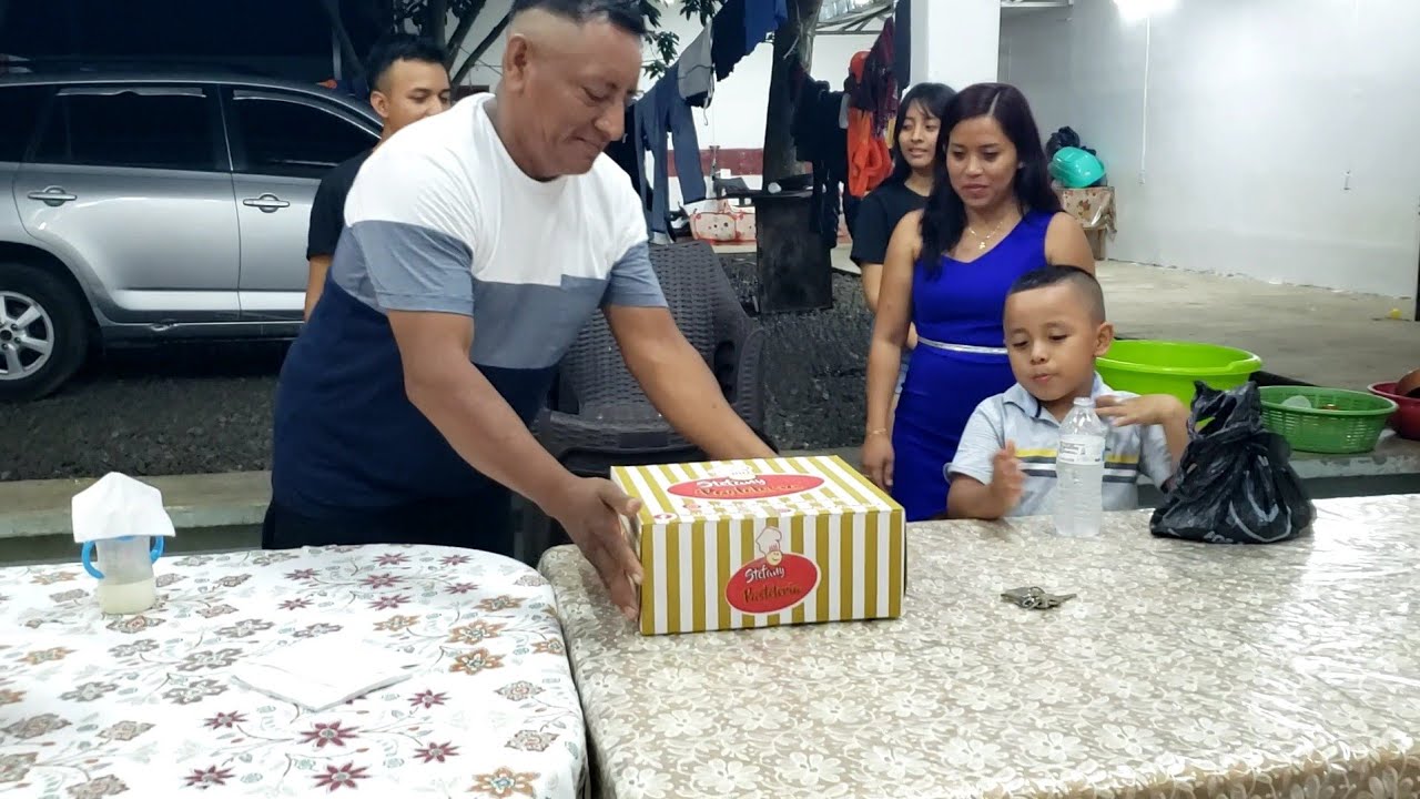 Noemí le regala un pastel a su Suegro El Día De Su Cumpleaños 😱🤩🥳