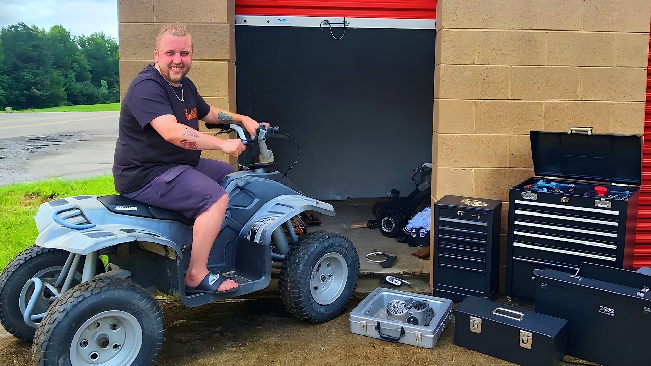 NO WAY! Look What Was HIDDEN In This Storage Unit 🤑