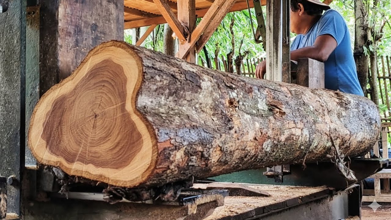 Exclusivity of Old Teak!! Production process of beams for teak wood door frames 