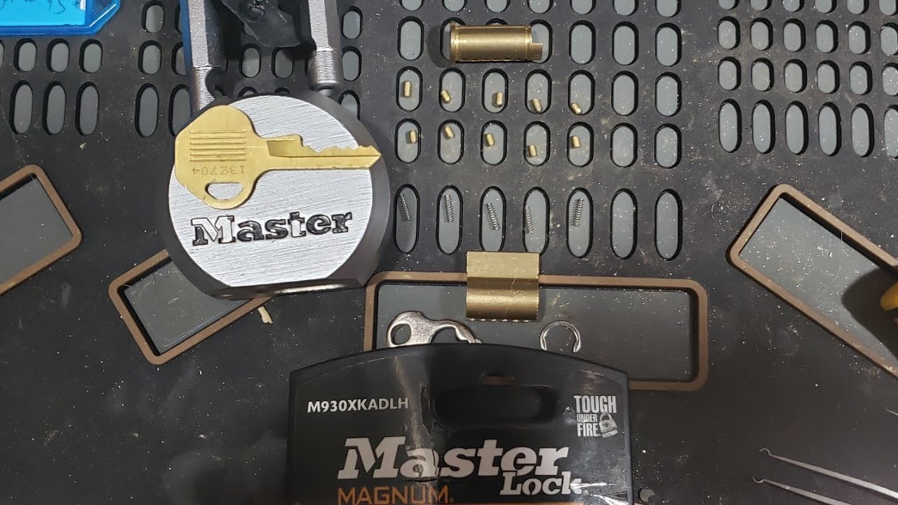 Master Lock Magnum 930 _Picked and Gutted ](JUNK)[
