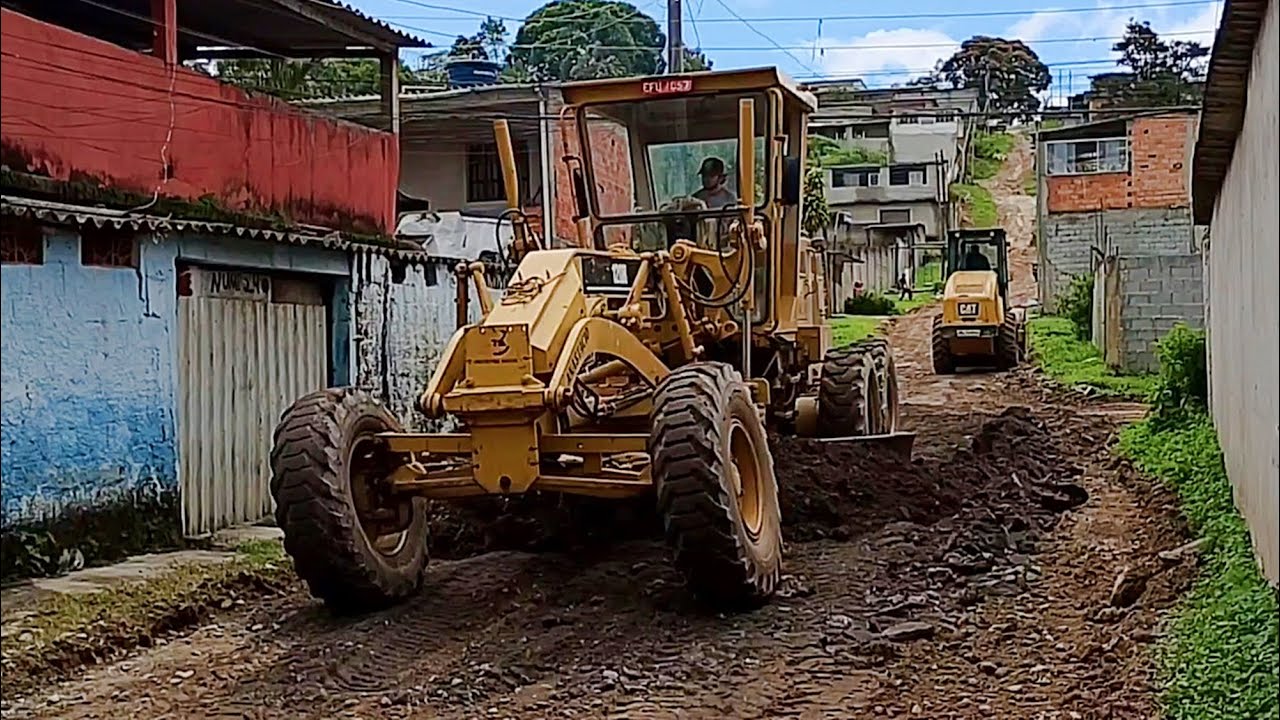 A subprefeitura mandou arrumar a rua de casa