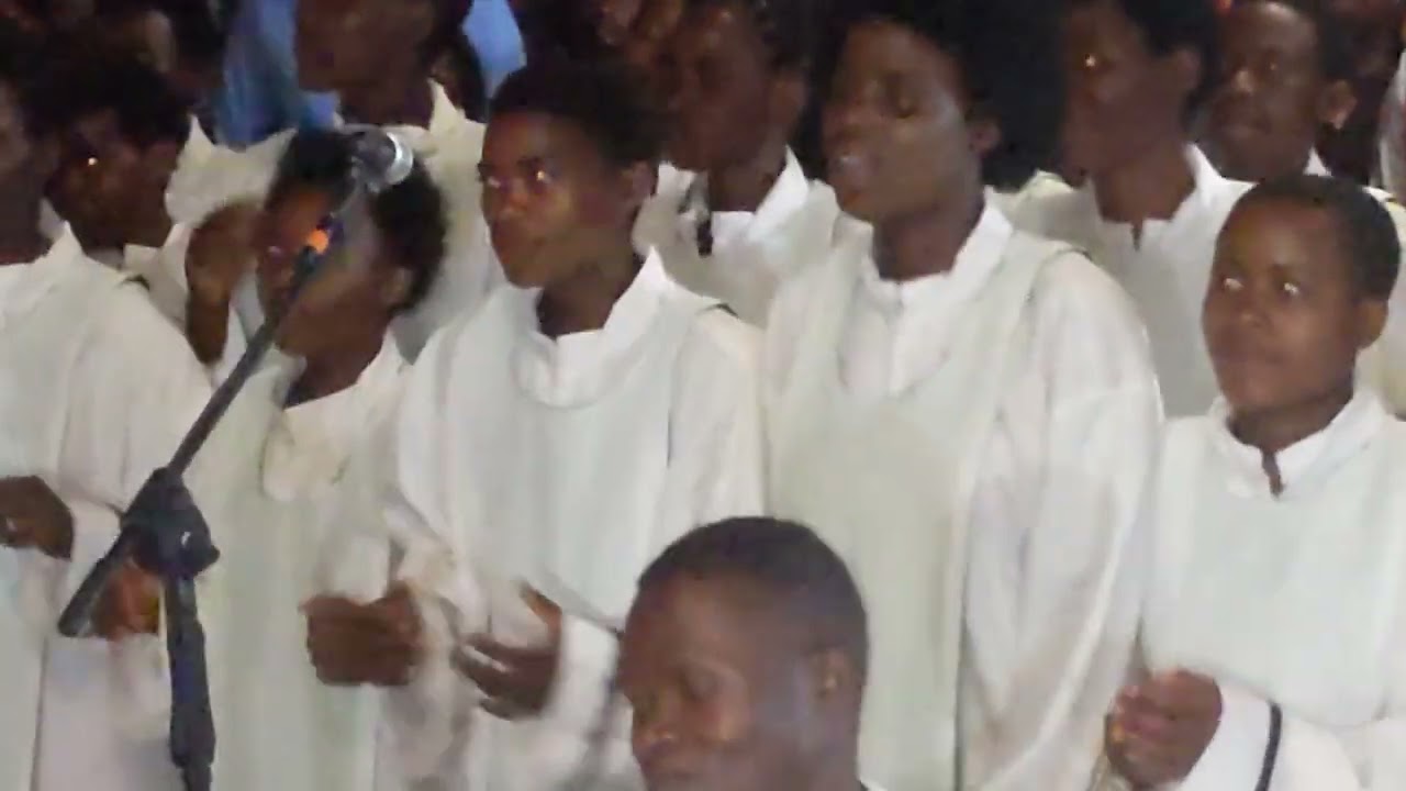 Mwiyumvire indirimbo yatangiye igitaramo cya pasika by cholare tuganijuru