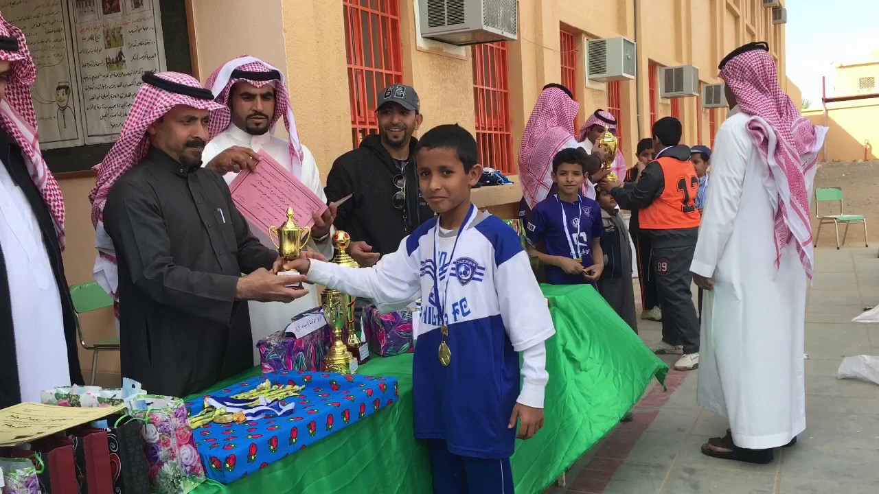 الحفل الختامي للأنشطة في مدرسة رنية الابتدائية ( الفصل الدراسي الأول)1438/1437