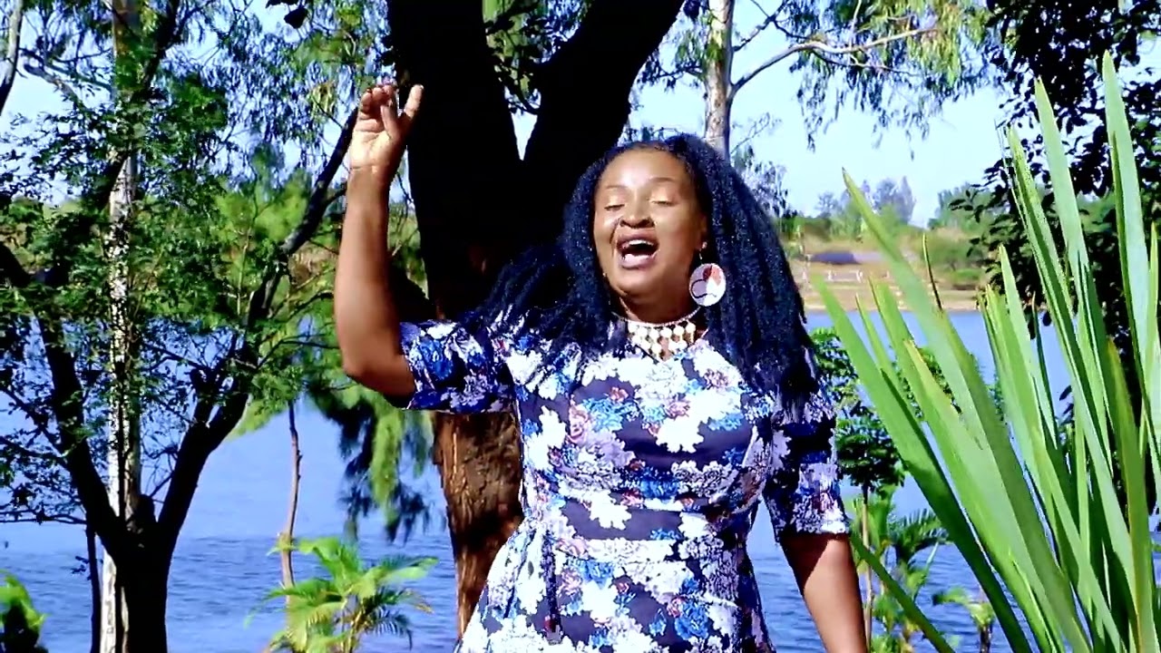 JULIA NYUTU - NIUHOTANIIRE (OFFICIAL VIDEO) Sms SKIZA 5966458 to 811