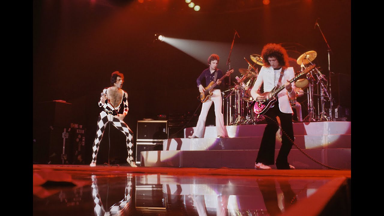 Queen - December 20th, 1977 - Live in Long Beach (Remastered)