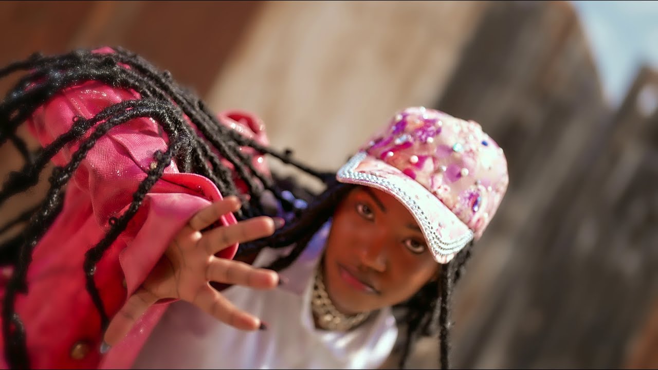 Emmie Deebo (First Born) - Akumbutseni (Official Music Video)