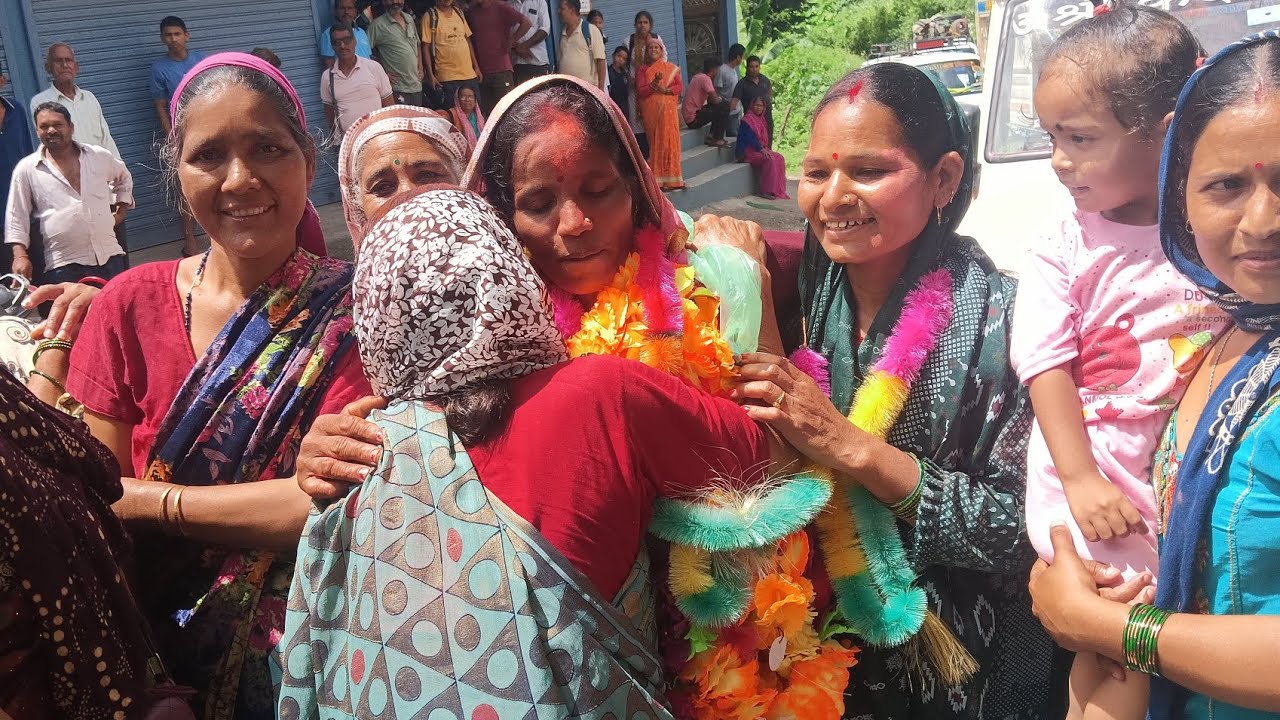 त्रिस्तरीय पंचायत चुनाव का रिजल्ट हमारे गांव जलेई सुरसाल  मै प्रधान बनी श्रीमती हीना देवी भंडारी 🎉🎉