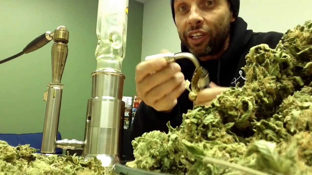 Sublimator: 420 moment @'skunkmagazine