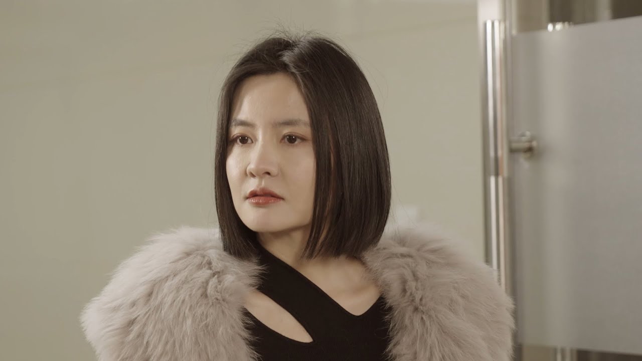 陈翔六点半：职场奇遇：女总裁竟是我网友Workplace adventure: the female president is actually my online friend.