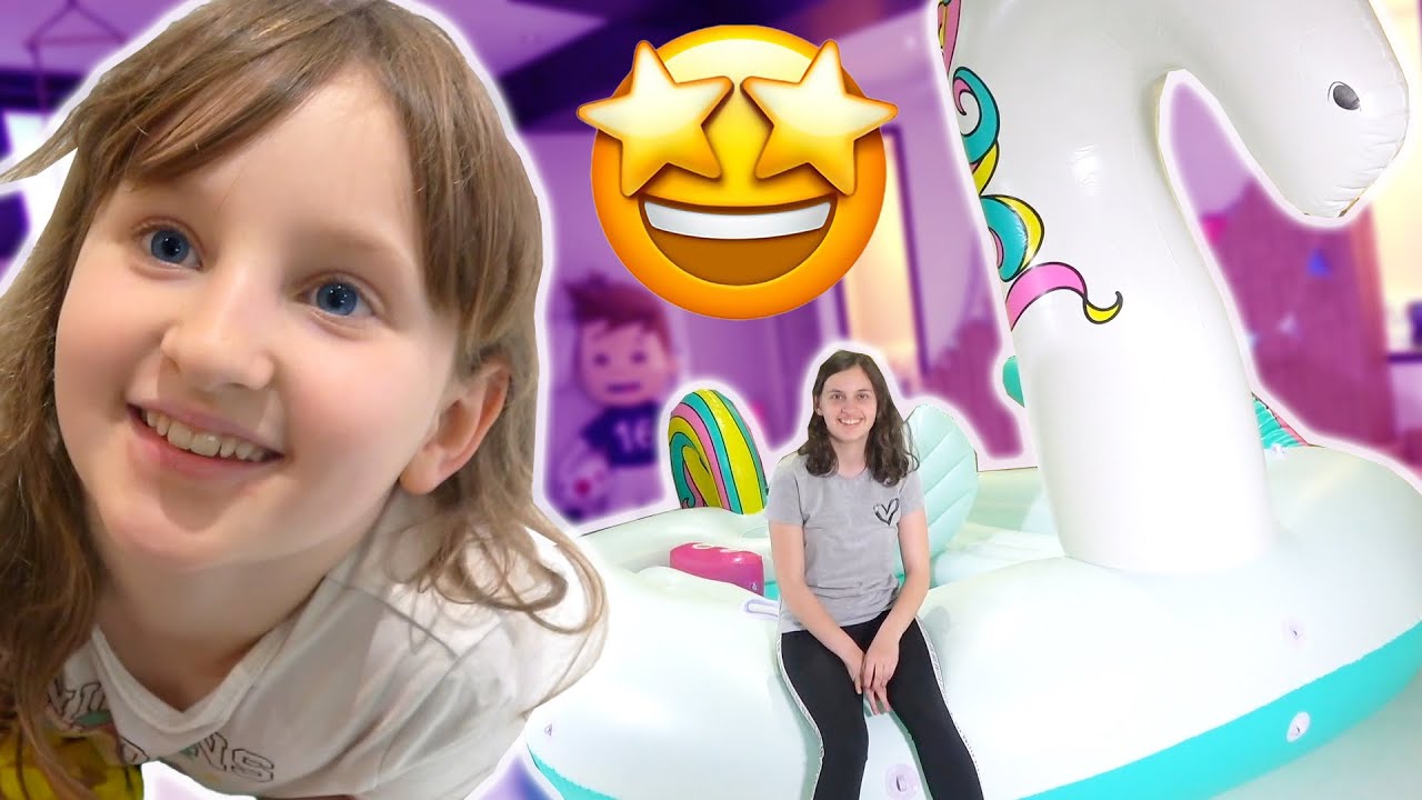 ON MET UNE LICORNE GÉANTE DANS LE SALON