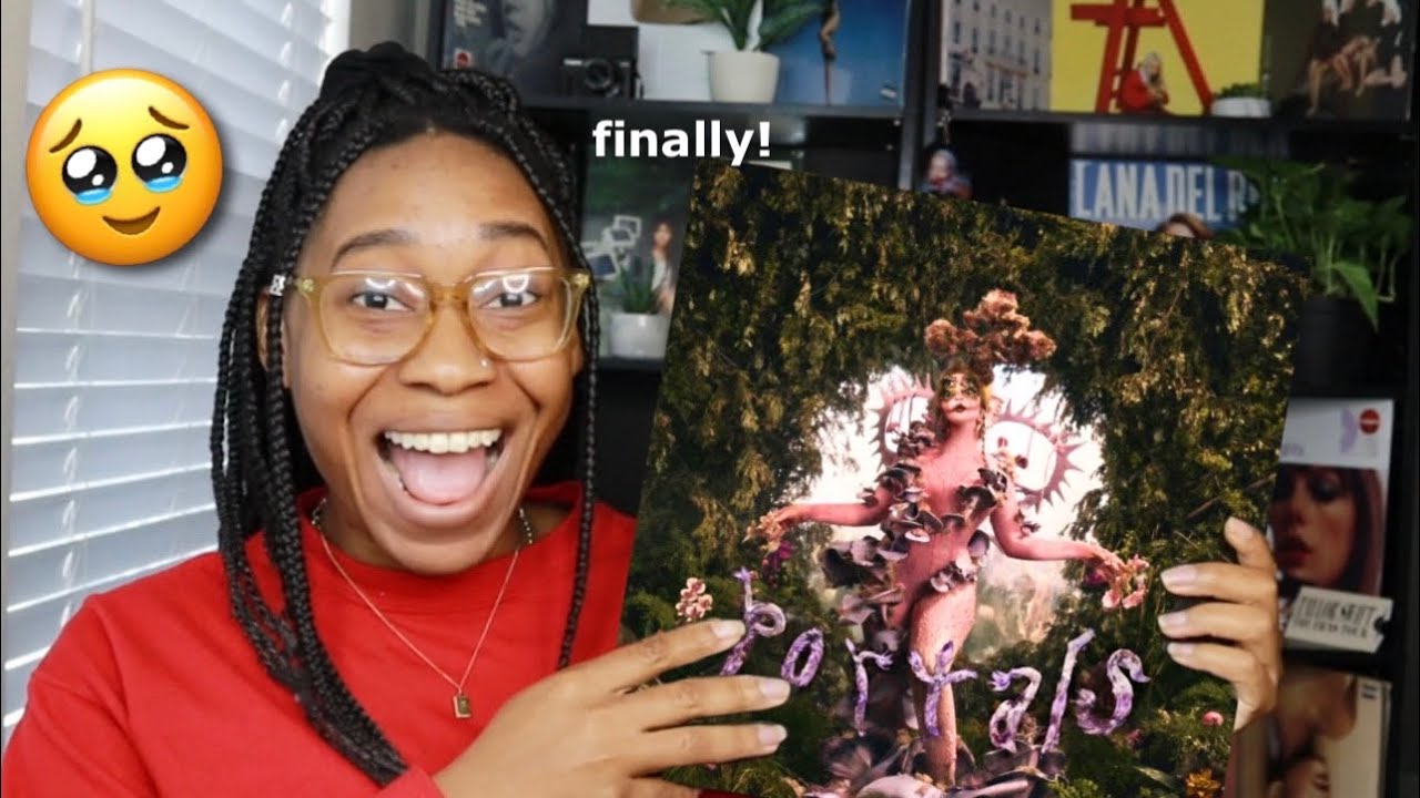 MELANIE MARTINEZ PORTALS ALBUM VINYL UNBOXING! 😍🧚🏽‍♀️ (THE PRETTIEST RECORD I HAVE EVER SEEN!)✨
