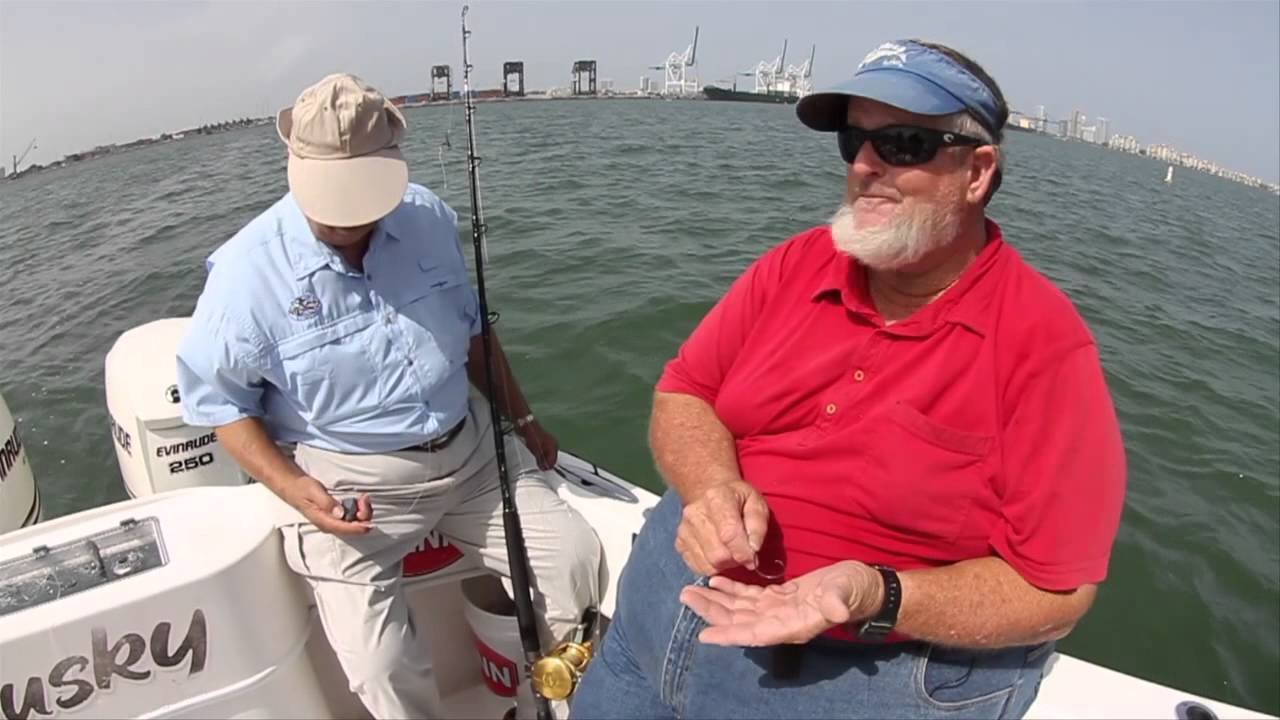 Create a basic bottom fishing rig - Captain Bouncer Smith - IGFA Video Tutorial
