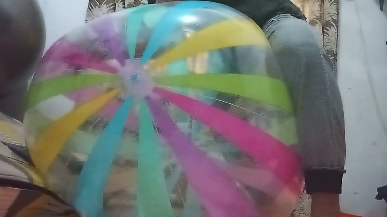 Kempesin Bola Pantai Jumbo Merk Intex (Deflating Intex Big Beach Ball)