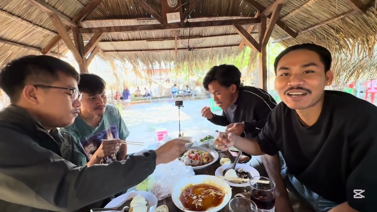 วันนี้ทีมงานพาพี่อากอยไปเปิดหูเปิดตากินส้มตำข้างนอก