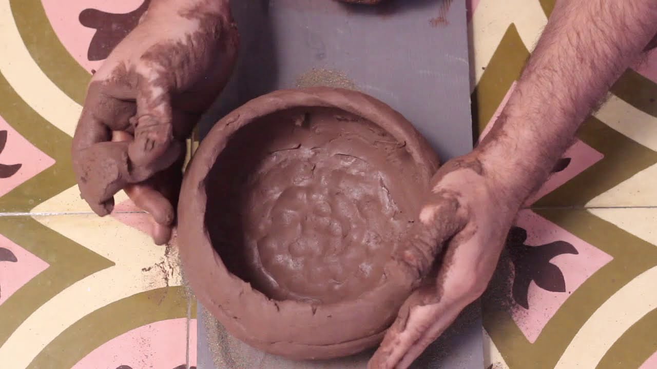 Amasado y elaboración de la vasija. Alfarería tradicional canaria.