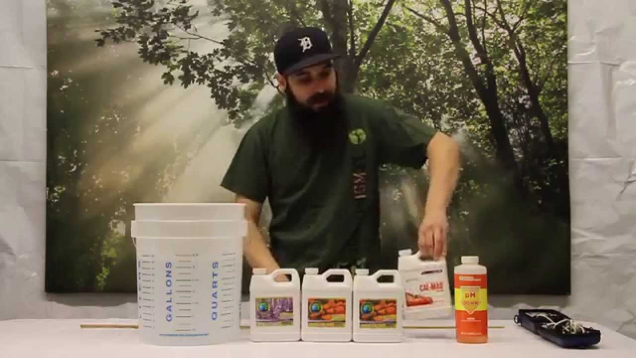 How to Mix a Batch of Hydroponic Nutrients