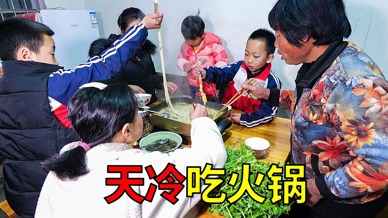 在農村條件有限，媳婦準備吃火鍋，看看都有什麼菜 | Rural conditions are limited, eat hot pot, see what dishes are available