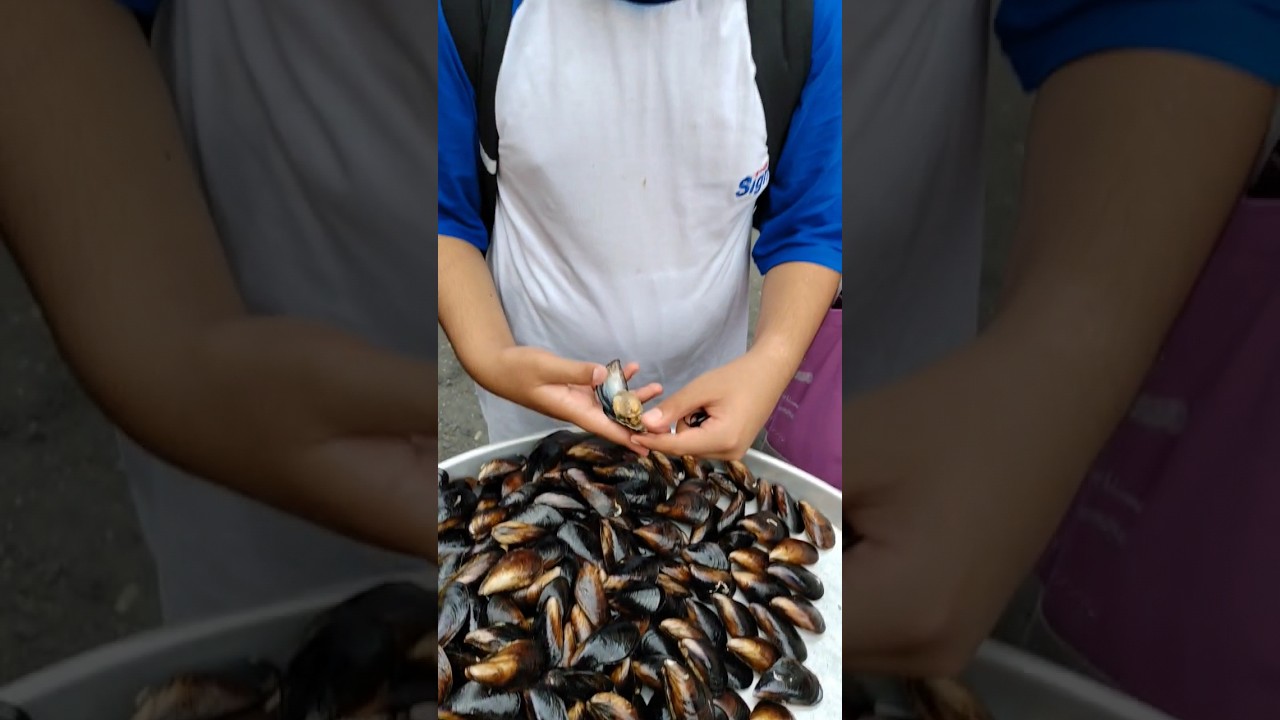 Midye Dolma🦪! Have you tried it? #travel #turkishfood #food