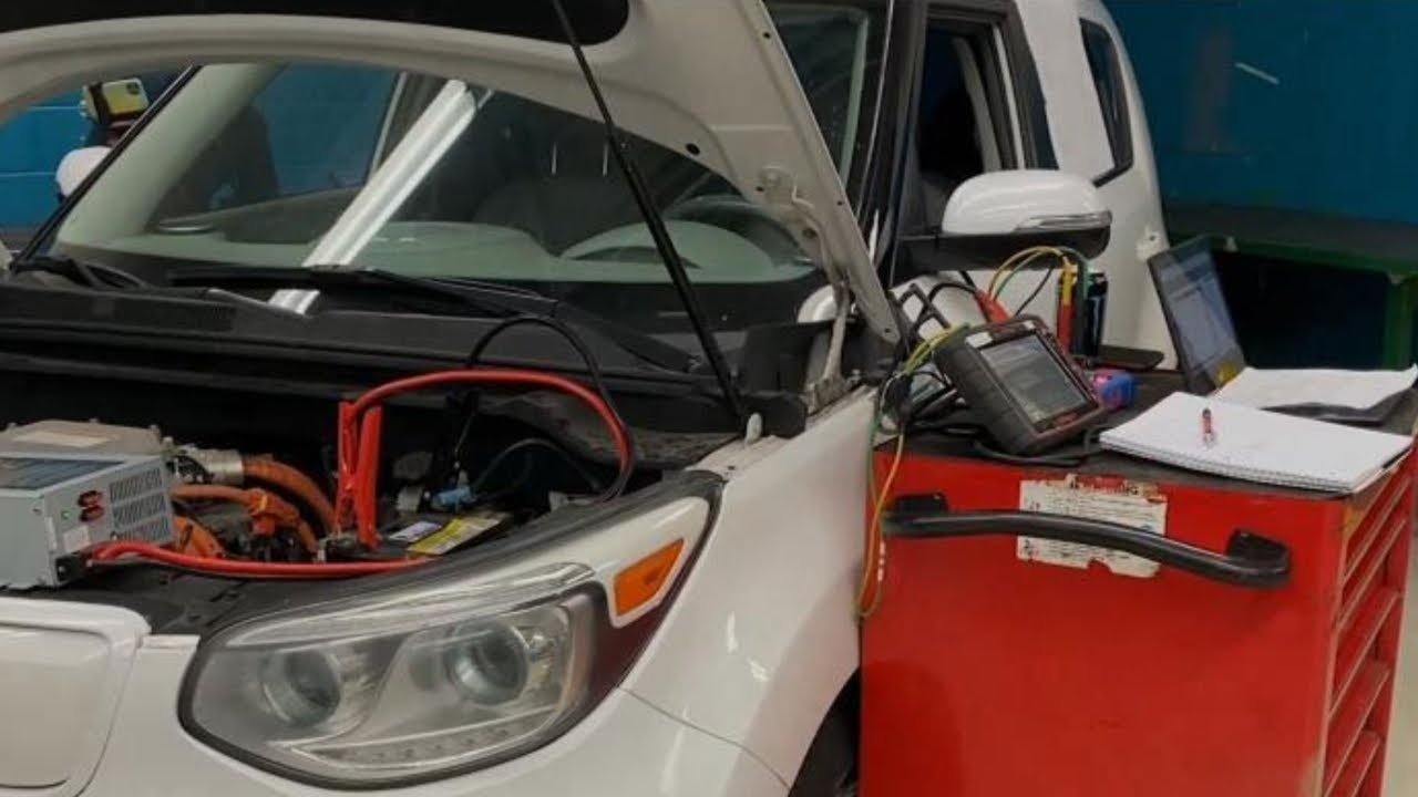 Montreal vocational program for electric vehicle mechanics