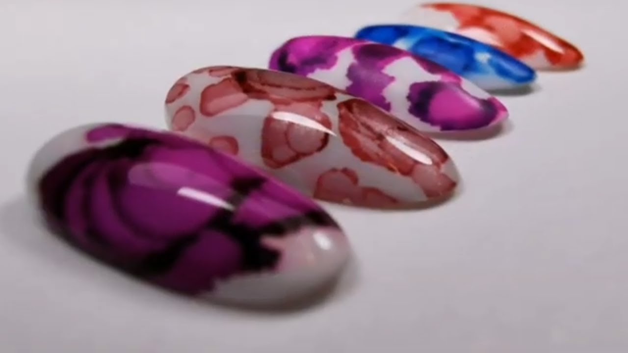 Modele de unghii water ink