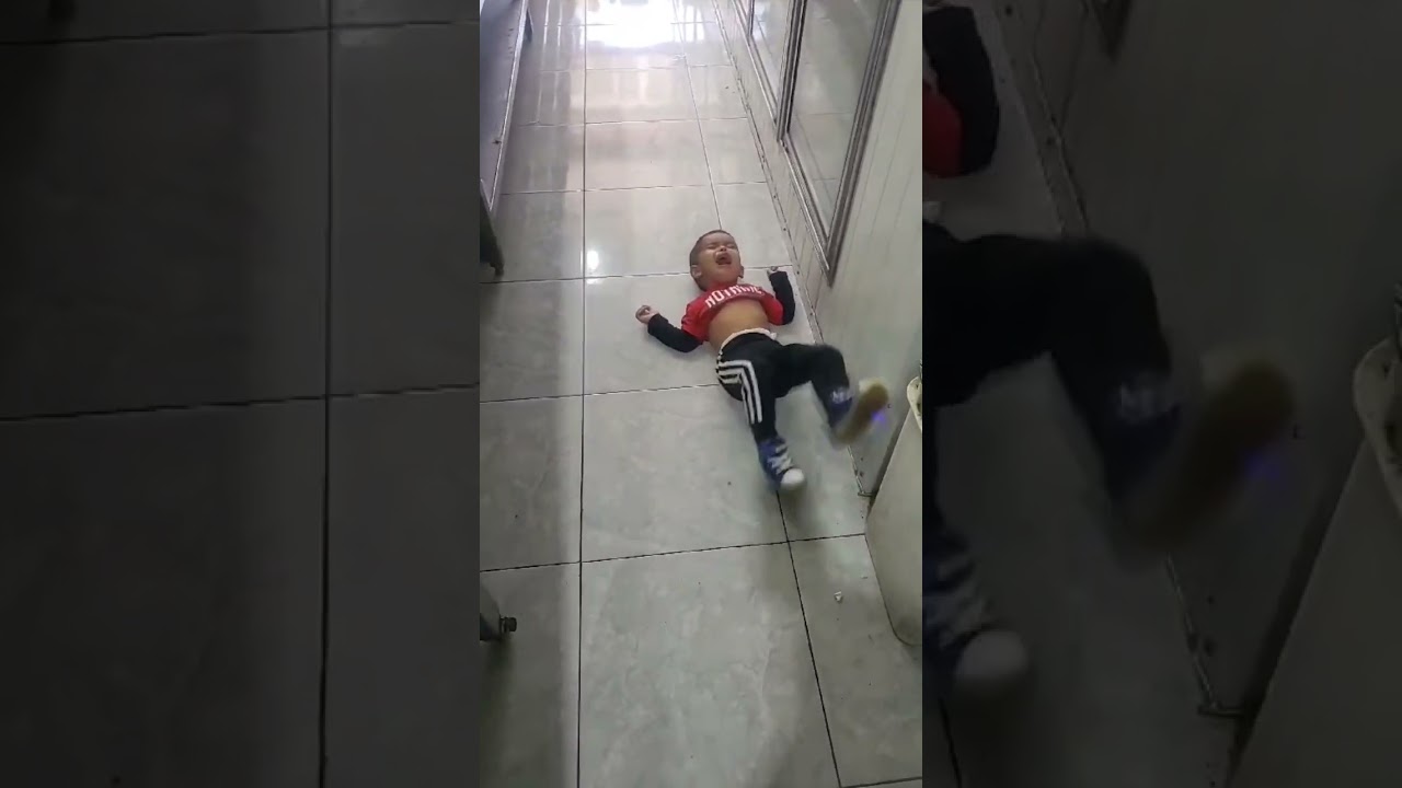 MEJOR BERRINCHE #shorts #berrinches #ni&ntilde;os #ni&ntilde;ossanos #shortvideo #shortsviral #shortvideo