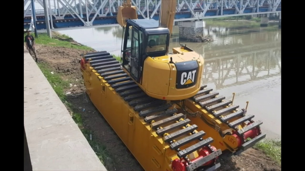 Test uji coba Amphibious Excavator Swamp ULTRATREX AX 180 - CAT 307 floating mengapung di Sungai