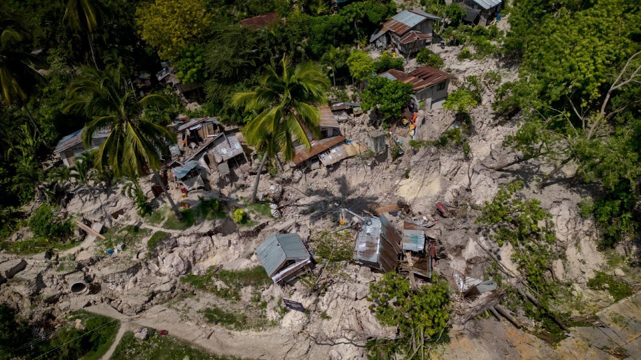 Aftershocks hinder rescue efforts in the Philippines