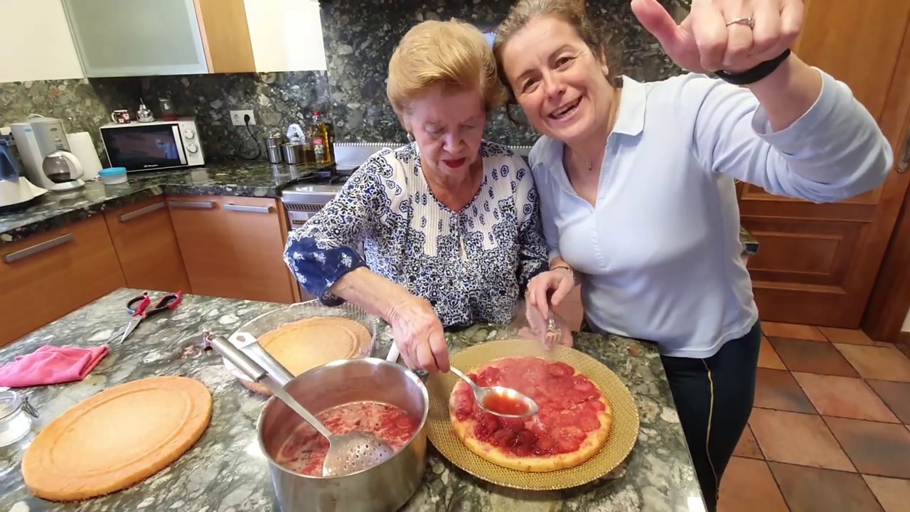 ¡ RECETA de TARTA DE FRESA de la GÜELA PEPI ! * COCINANDO CON MI HIJA*