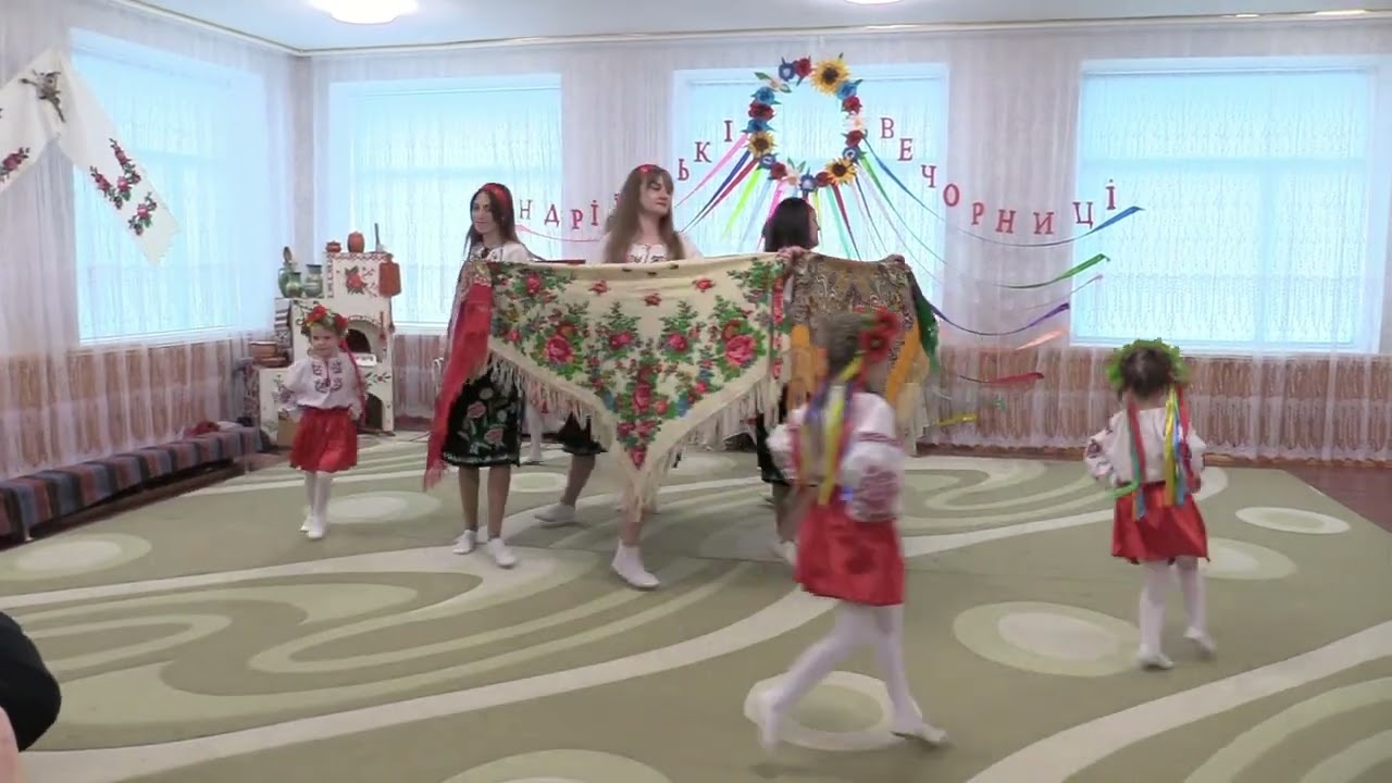 Танок з хустками мами та донечки