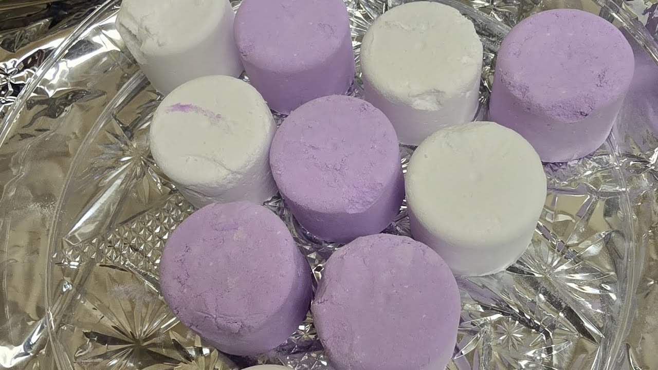 Purple and white #bakingsoda crush! 💜🤍