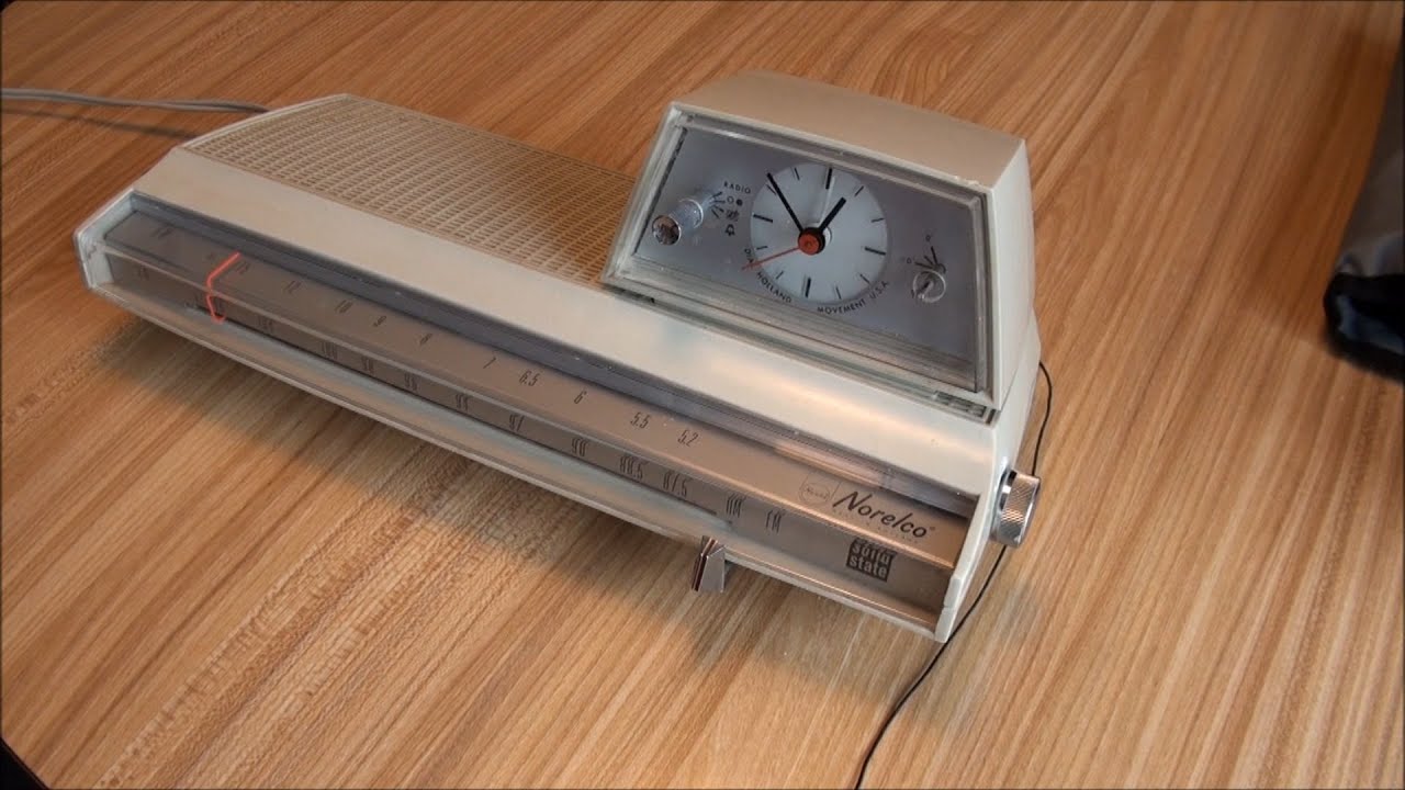 1967 Norelco 22RS274  AM/FM Clock Radio