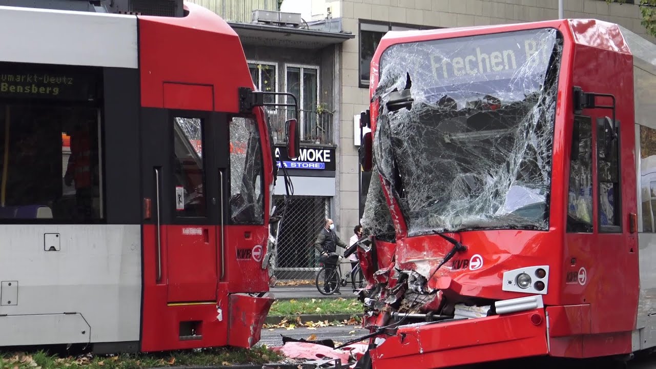 2 Straßenbahnen entgleist nach Kollision - 26 Verletzte am Kölner Neumarkt am 02.11.20 + O-Töne