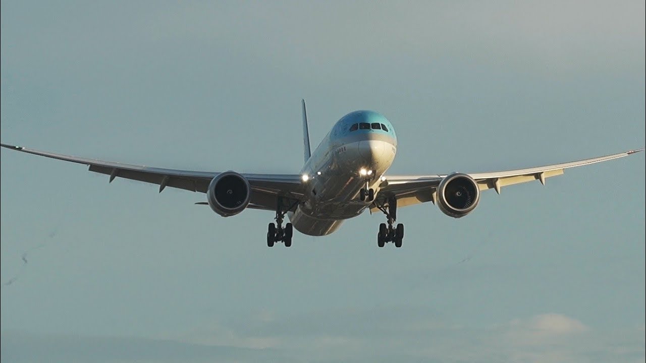 Overhead Final Approaches - A330s, A350s, A380s, 787s and 777s