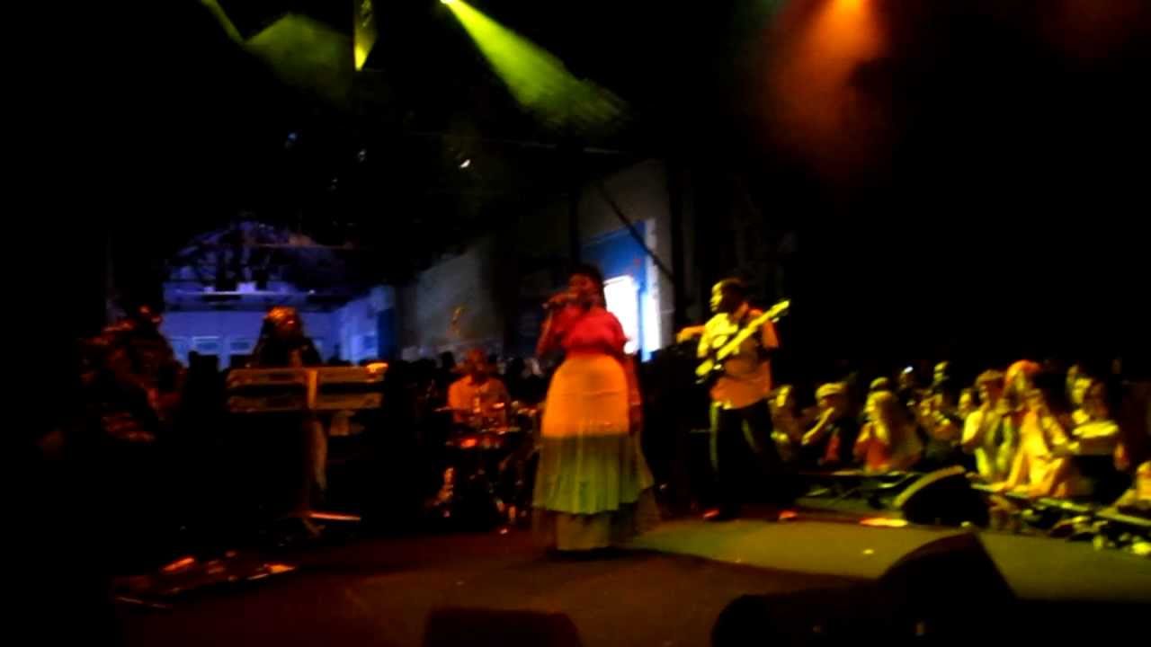 Dezarie - Hail Jah - live @ Fundição Progresso