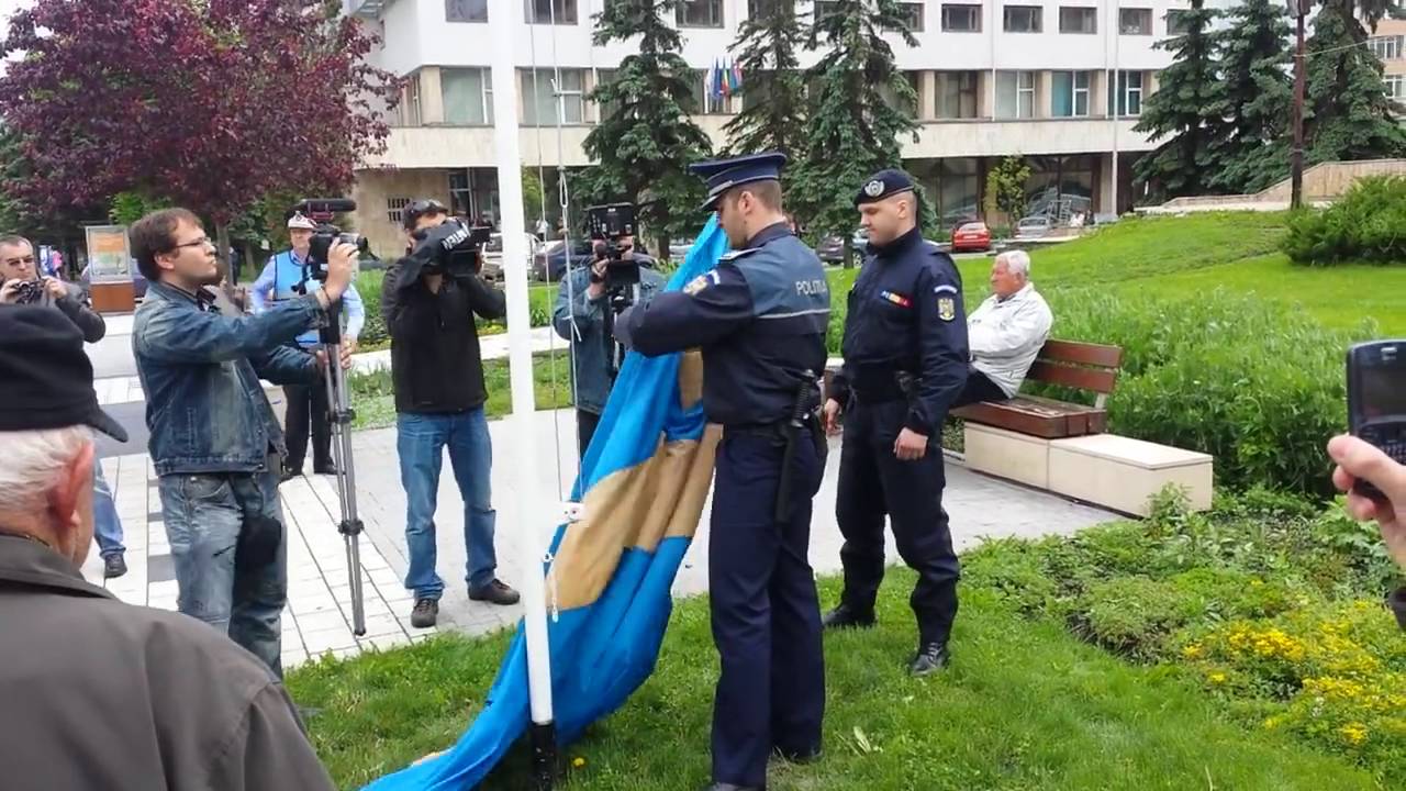 steagul secuiesc dat jos de poliție la Mirecurea Ciuc