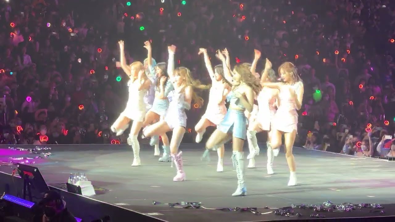 4k 220222 TWICE (트와이스) “Knock Knock” “More & More” Fort Worth Texas 4th World Tour ‘III’