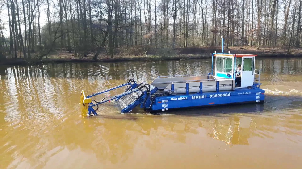 G.M. Damsteegt Maaiverzamelboot, voor het maaien van ondoorkombare vegetatie